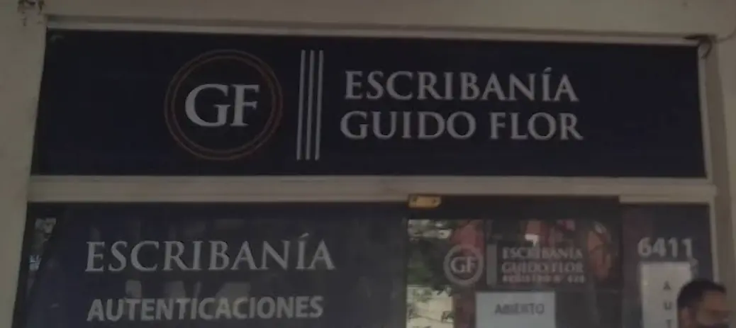 Signage of Escribanía Guido Flor on Av. Dr. Guido Boggiani 6411 in Asunción